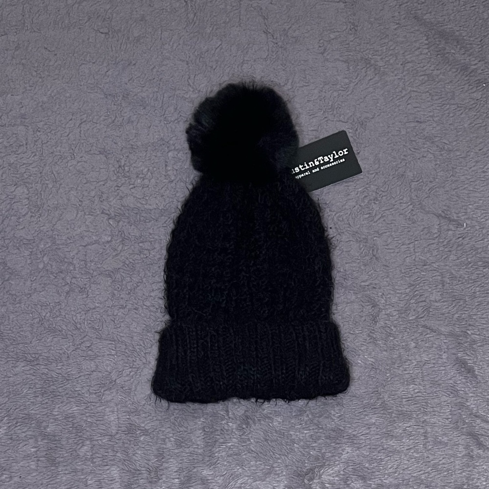 Justin & Taylor Black Chunky Knit Pom-Pom Hat